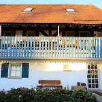 Gaestehaus Roensch Apartamento *